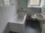 Badezimmer - Modernisierte 4-Zimmer-Erdgeschosswohnung mit Balkon!