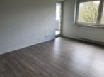 Wohnzimmer - Modernisierte 3-Zimmer-Wohnung mit Balkon in Osterode!
